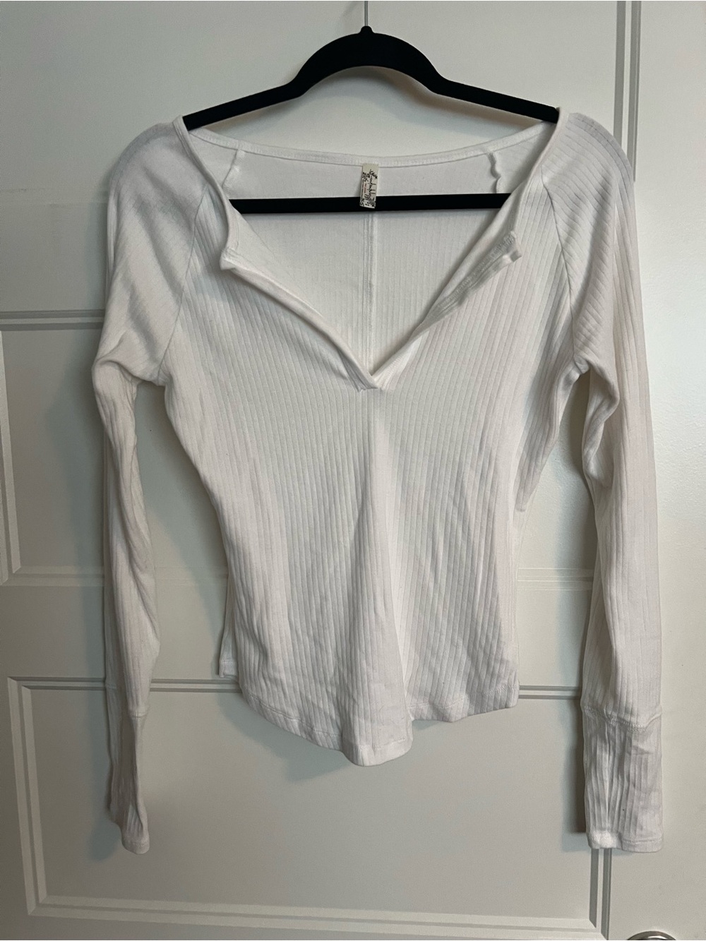 Intimately Free People sz M Women's White Ribbed Long-Sleeve V-Neck Top fitted
